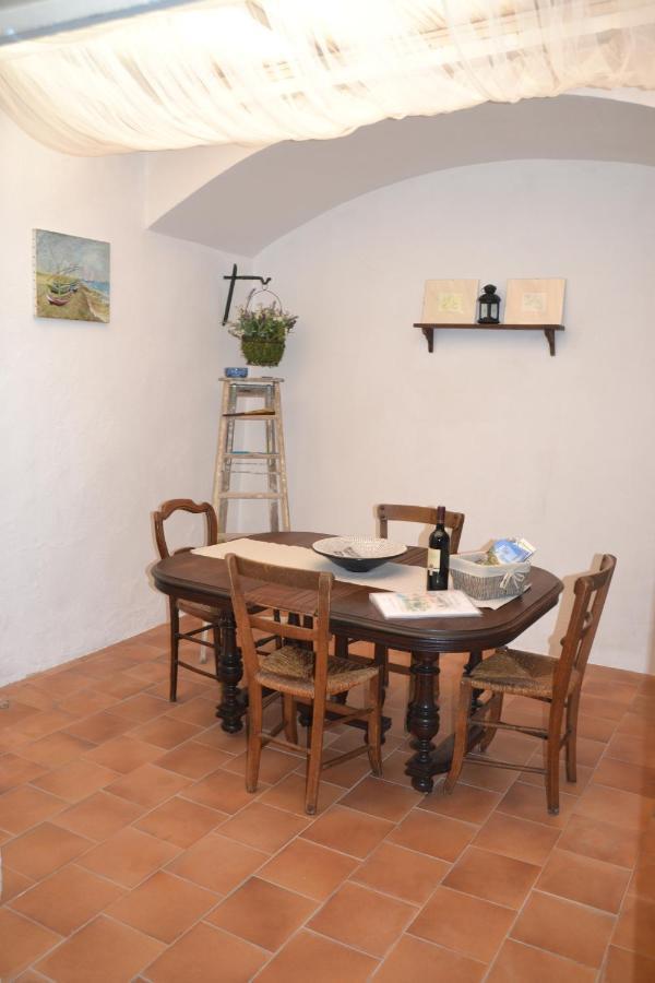 St Jean Du Gard : Spacious Apartment With Use Of Pool Saint-Jean-du-Gard Bagian luar foto